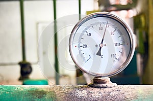 All temperature sensor indicates the temperature of the water pipe.