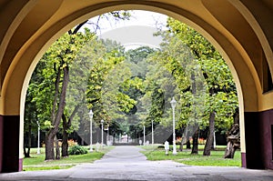 Alley, entrance to the park. view through the arch.