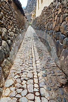 Alley in Ollantaytambo photo