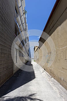 An alleyway between two buildings