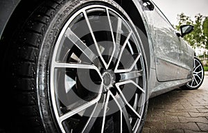 Alloy Wheel with Low Tire Profile