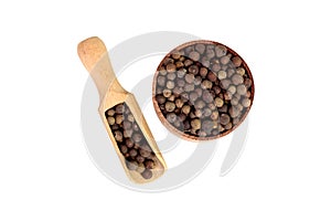 Allspice in a wooden bowl