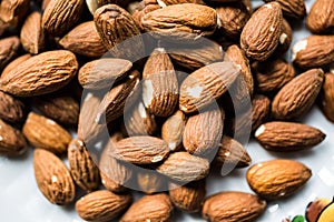 Almond kernels with husk