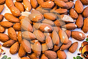 Almond kernels with husk