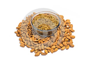 Almonds and raisin in bowl
