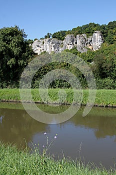 Along the velo on the canal du nivernais, rocks and cliffs, clamecy