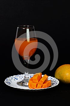 Alphonso mango juice and ripe mango