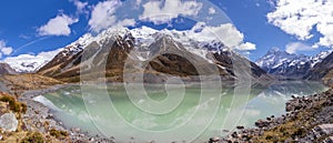 Alpine glasial lake Hooker, Mt Cook National Park, New Zealand