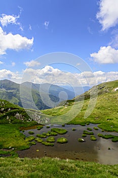 Alta montagna stagno 