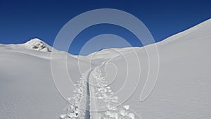 Alpine skiing footsteps