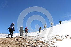 Horolezci na v kaukaz hory 