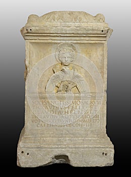 Altar dedicated to the Sun God Malakbel and the gods of Palmyra by Tiberius Claudius Felix and family photo