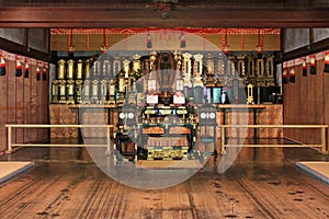 altar at the shoren-in temple in kyoto (japan)