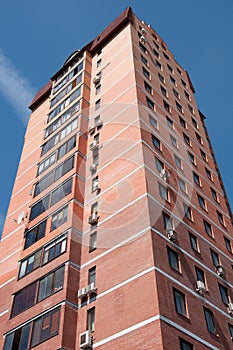 Altitudinal brick house