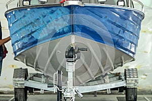 Aluminum boat painting procedure at service center