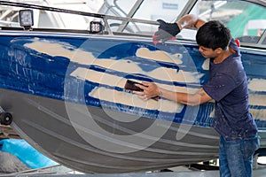 Aluminum boat painting procedure at service center