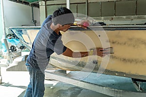 Aluminum boat painting procedure at service center