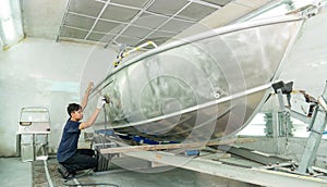 Aluminum boat painting procedure at service center