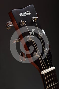 Amaha classic six-stringed wooden acoustic guitar head with metal tuning pegs