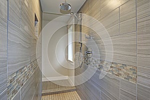 Amazing contemporary master bathroom interior
