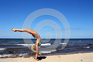 Amazing handstand on the beach