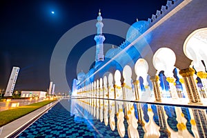 Amazing night exterior view of Skeikh Zayed Grand Mosque, Abu Dhabi, UAE