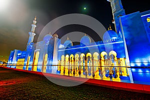 Amazing night exterior view of Skeikh Zayed Grand Mosque, Abu Dhabi, UAE