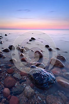 Sorprendente pietre Oceano. baltico il mare Costa 