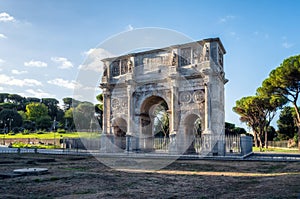 Amazing view of Arch of Constantine (Arco di Constantino)
