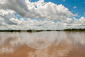 Amazonas un rio mucho de blanco nubes brasil 