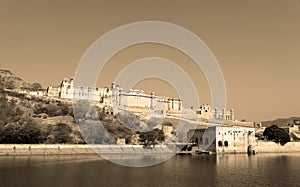 Amber fort were founded by ruler Alan Singh Chanda of Chanda dynasty of Meenas