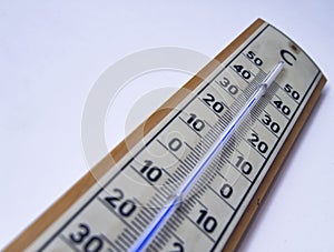 Ambient temperature measurement by a mercury thermometer