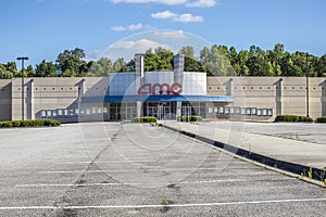 AMC movie theater closed during pandemic 2020 empty parking lot