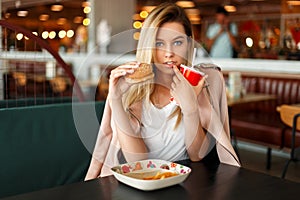 American beautiful young model woman eating fast food