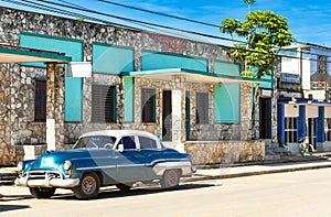 American blue vintage car with a white roof parked on the street in Santa Clara Cuba - Serie Cuba Reportage