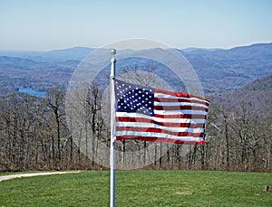 Americano bandiera un montagne 