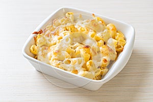 American mac and cheese, macaroni pasta in cheesy sauce