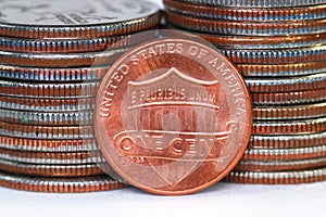 American one cent coin against quarter coins photo