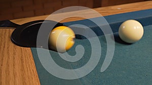 American Pool, the shot nine ball going in billiard pocket