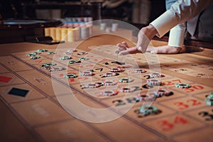 American roulette table, the dealer puts Dolly on the winning number