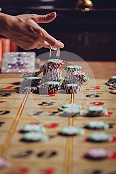 American roulette table, the dealer puts Dolly on the winning number