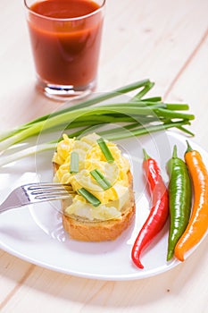 American style scrambled eggs