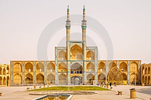 The Amir Chakmak Mosque