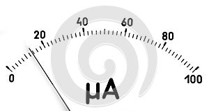 Ammeter scale with an arrow on a white background.