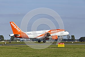Amsterdam Airport Schiphol - Airbus A319-111 of easyJet lands