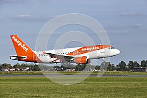 Amsterdam Airport Schiphol - Airbus A319-111 of easyJet lands