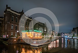 Night view over the last part of the Rokin where still water is with in the foreground the office of the canal cruise comapny Kooi