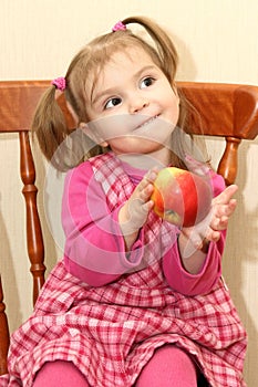 The amusing babe with an apple