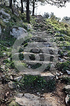 Anacapri - Scalinata del sentiero che sale verso la cima di Monte Solaro