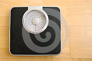 Analog black body weigh scale